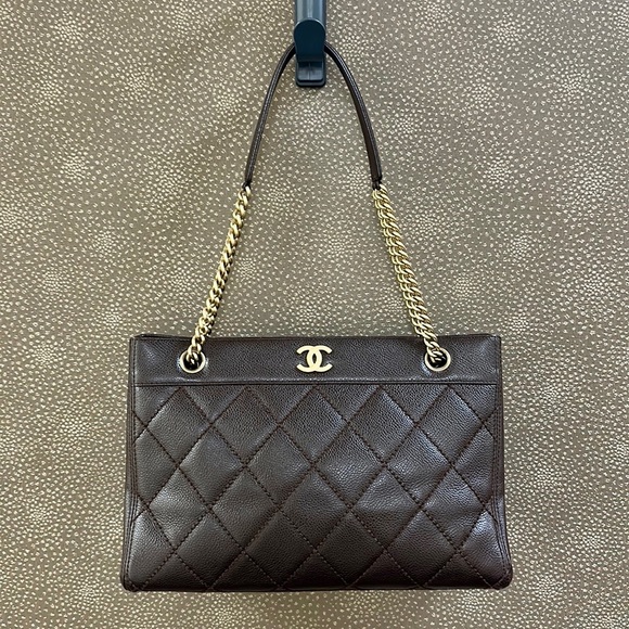 🔥🔥🔥Authentic Chanel Quilted Caviar Leather CC Logo Tote Bag - Picture 2 of 16